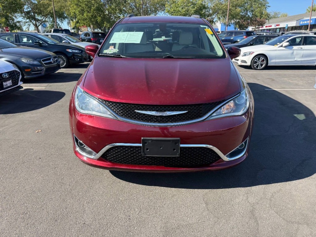 2017 Chrysler Pacifica Image 2