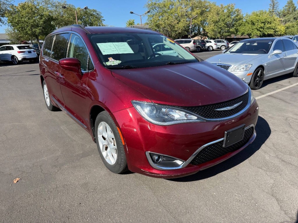 2017 Chrysler Pacifica Image 3