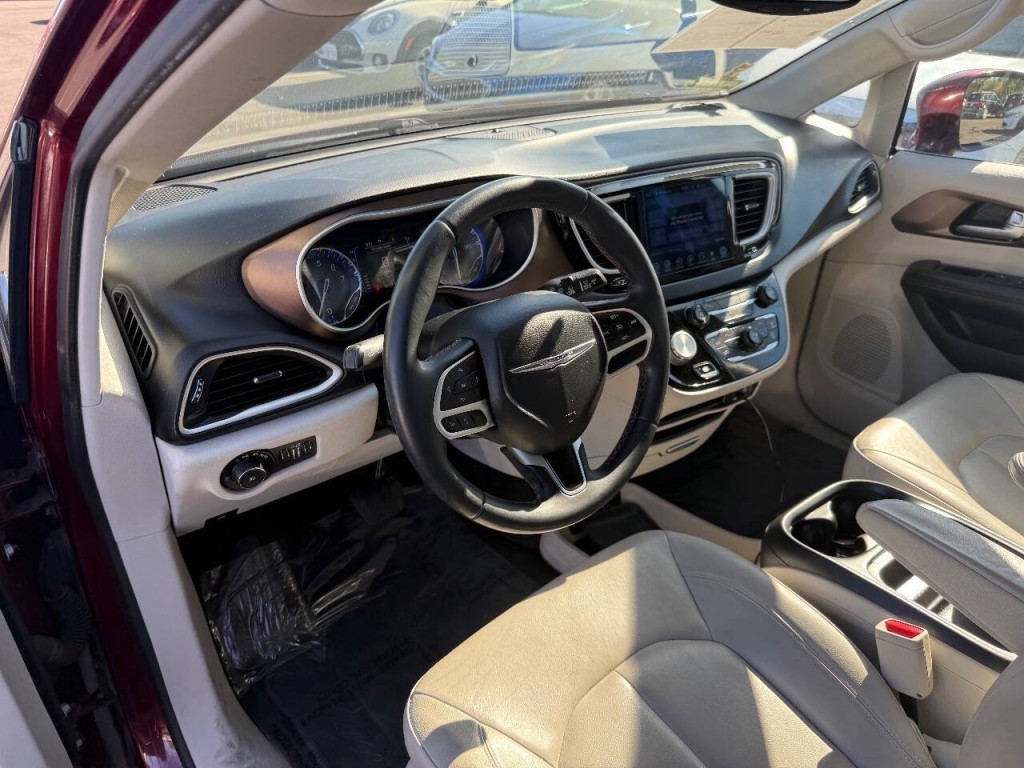 2017 Chrysler Pacifica Image 9