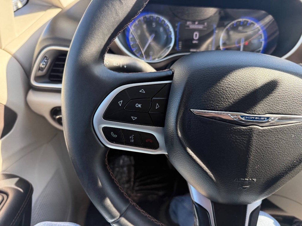 2017 Chrysler Pacifica Image 14
