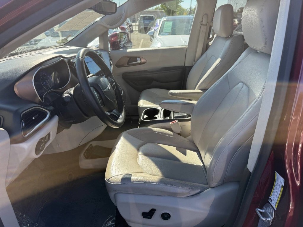 2017 Chrysler Pacifica Image 18
