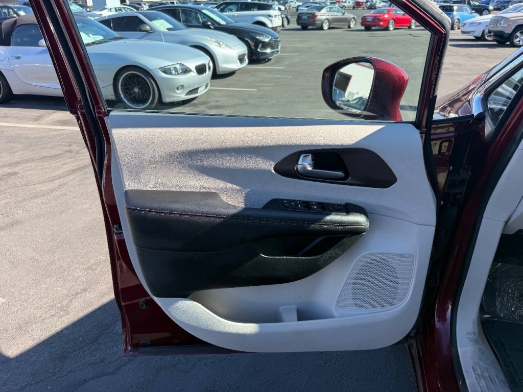 2017 Chrysler Pacifica Image 21