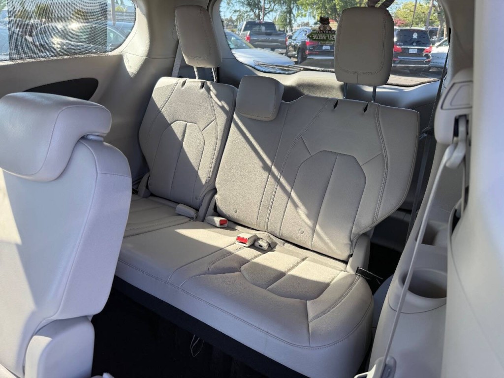 2017 Chrysler Pacifica Image 24