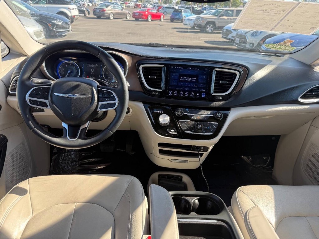 2017 Chrysler Pacifica Image 25