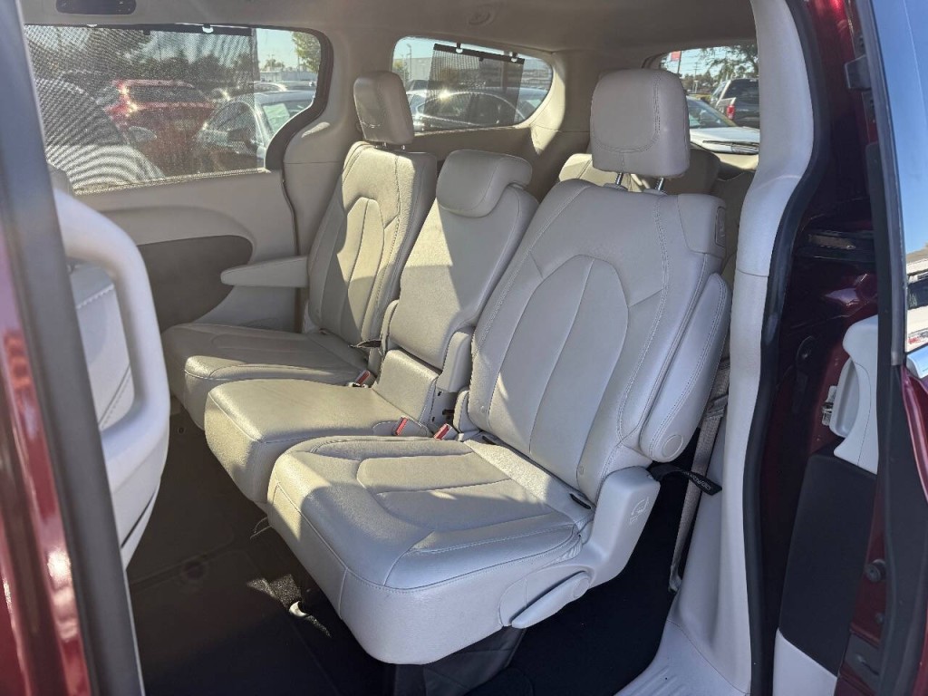 2017 Chrysler Pacifica Image 26