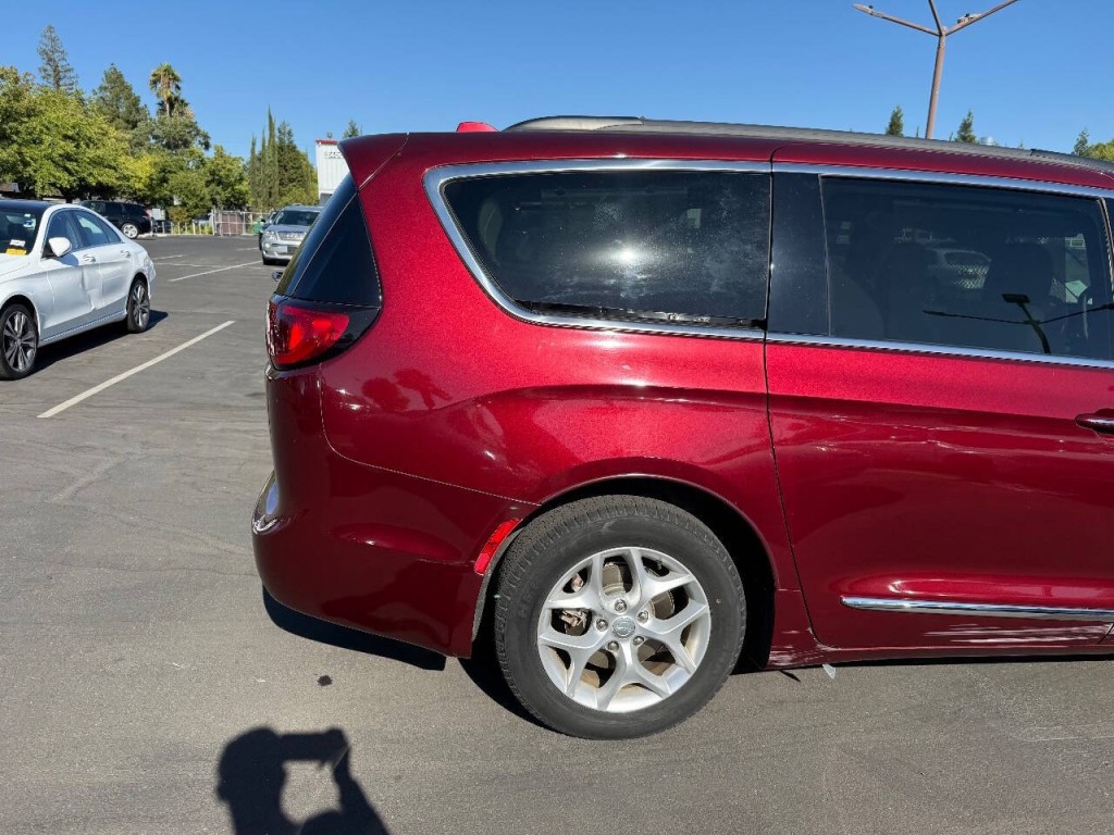 2017 Chrysler Pacifica Image 34