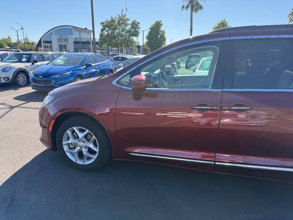 2017 Chrysler Pacifica Image 36