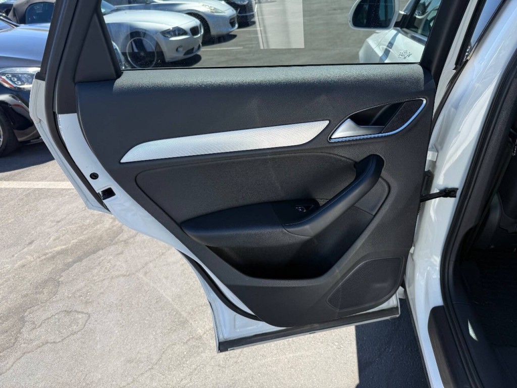 2016 Audi Q3 Image 28