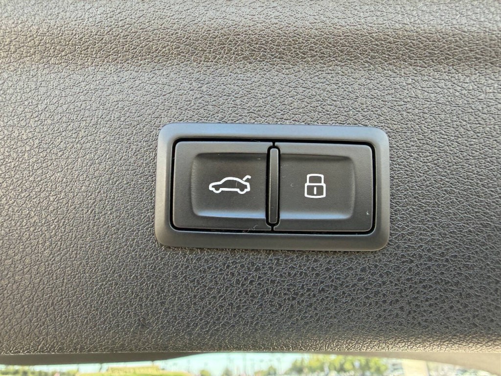2016 Audi Q3 Image 33