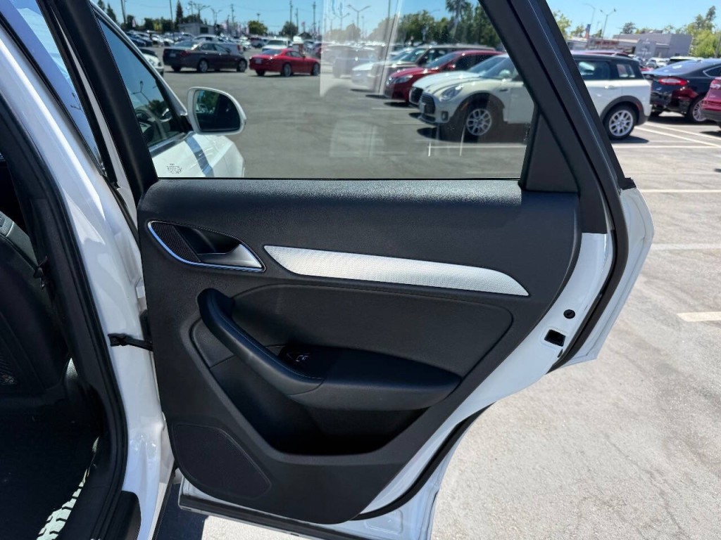2016 Audi Q3 Image 34