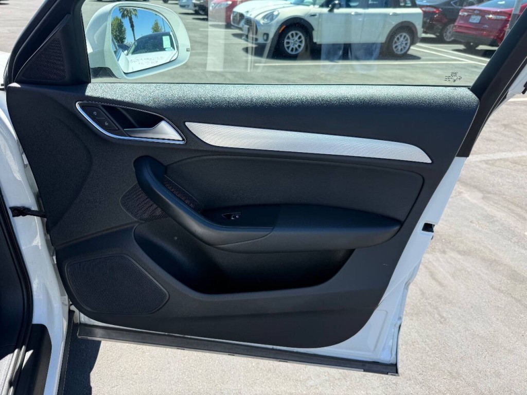 2016 Audi Q3 Image 35