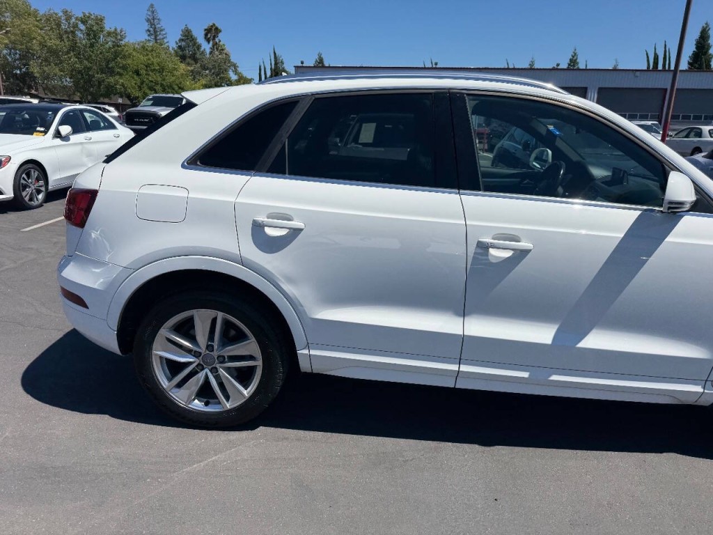 2016 Audi Q3 Image 38