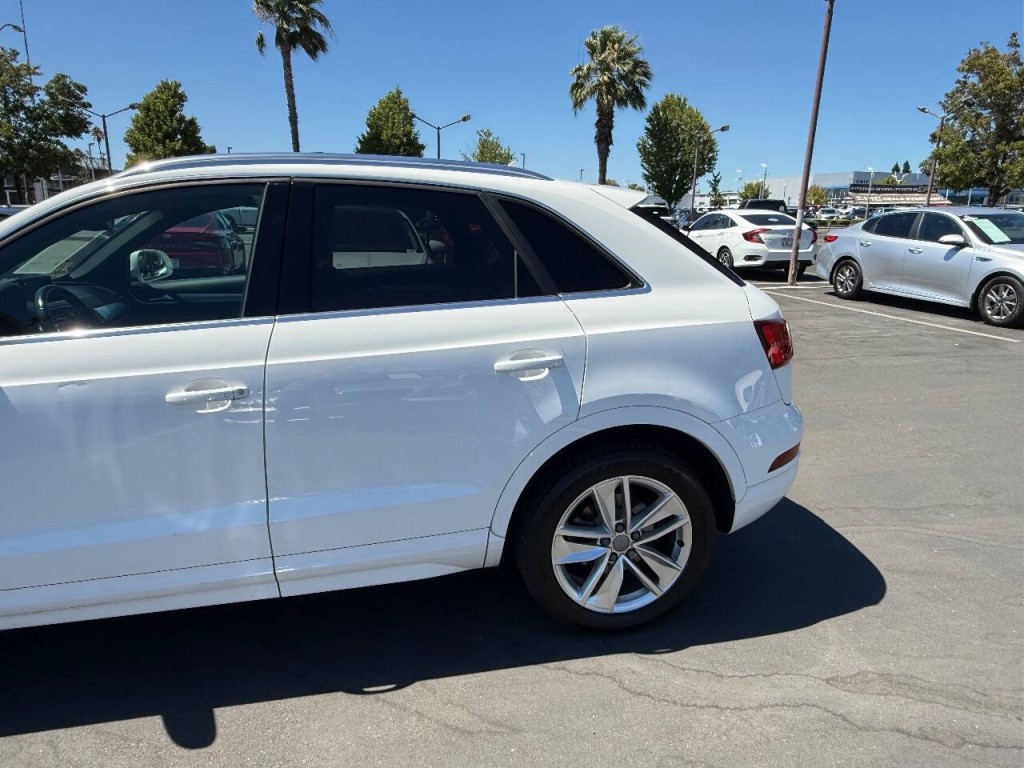 2016 Audi Q3 Image 39