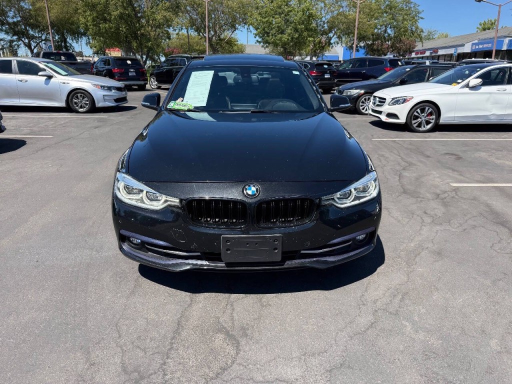 2017 BMW 3 Series Image 2