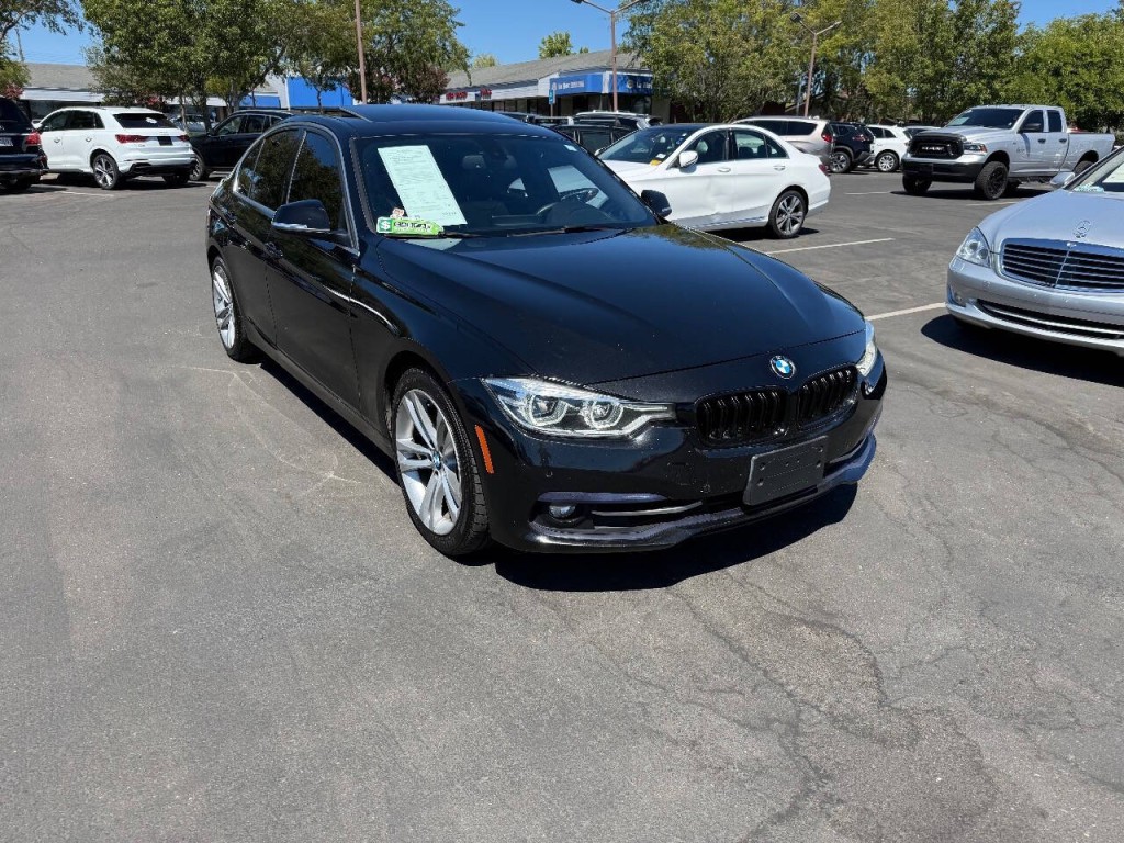 2017 BMW 3 Series Image 3
