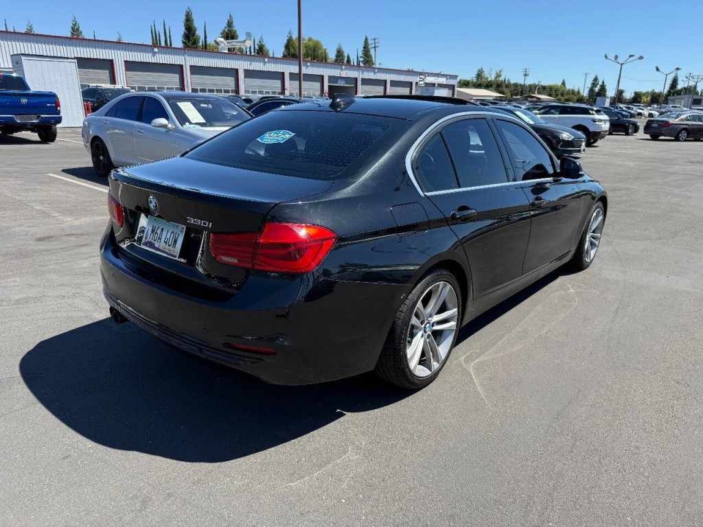 2017 BMW 3 Series Image 5