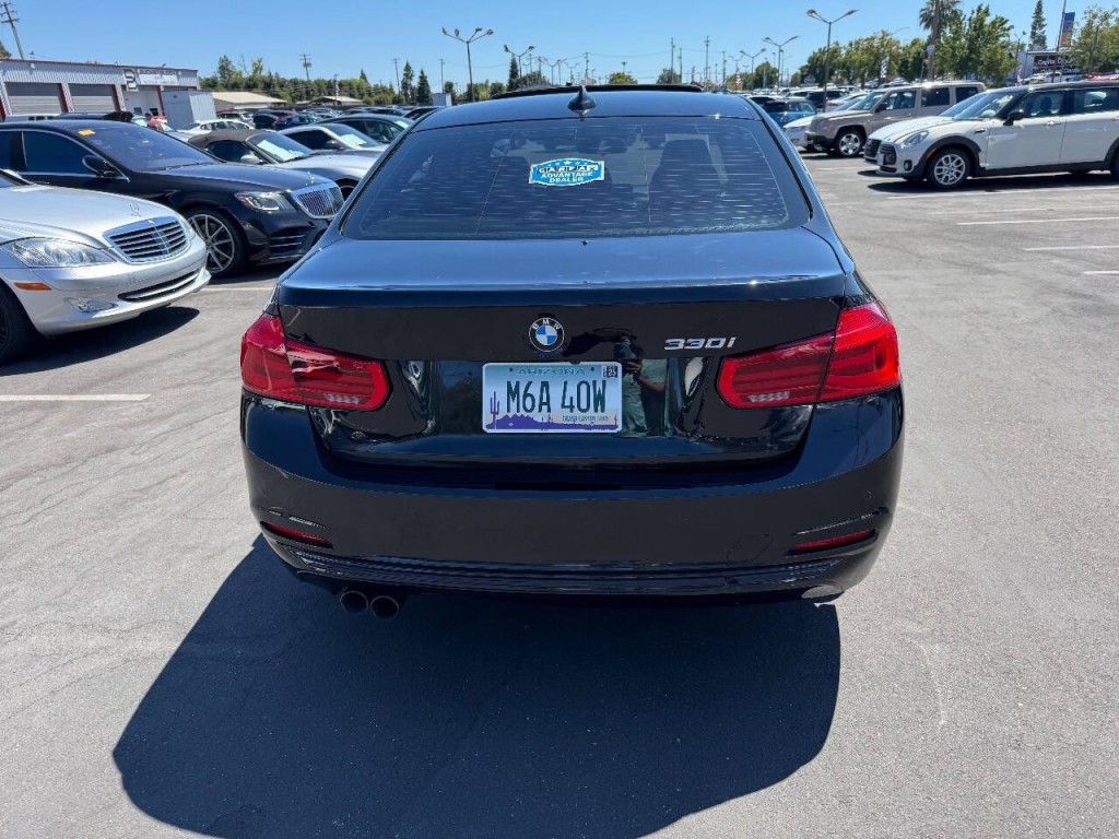 2017 BMW 3 Series Image 6