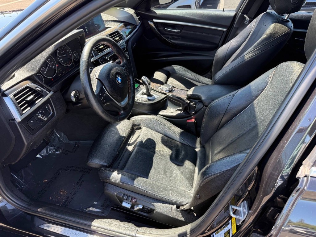 2017 BMW 3 Series Image 12
