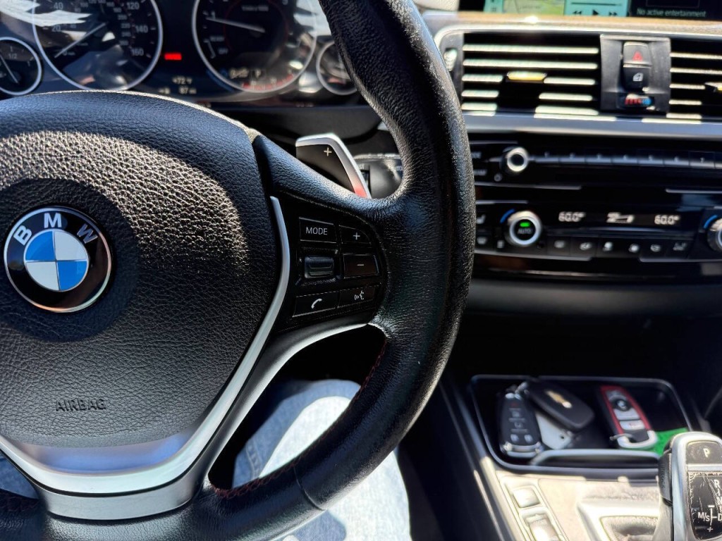 2017 BMW 3 Series Image 26