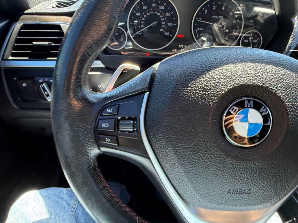 2017 BMW 3 Series Image 27