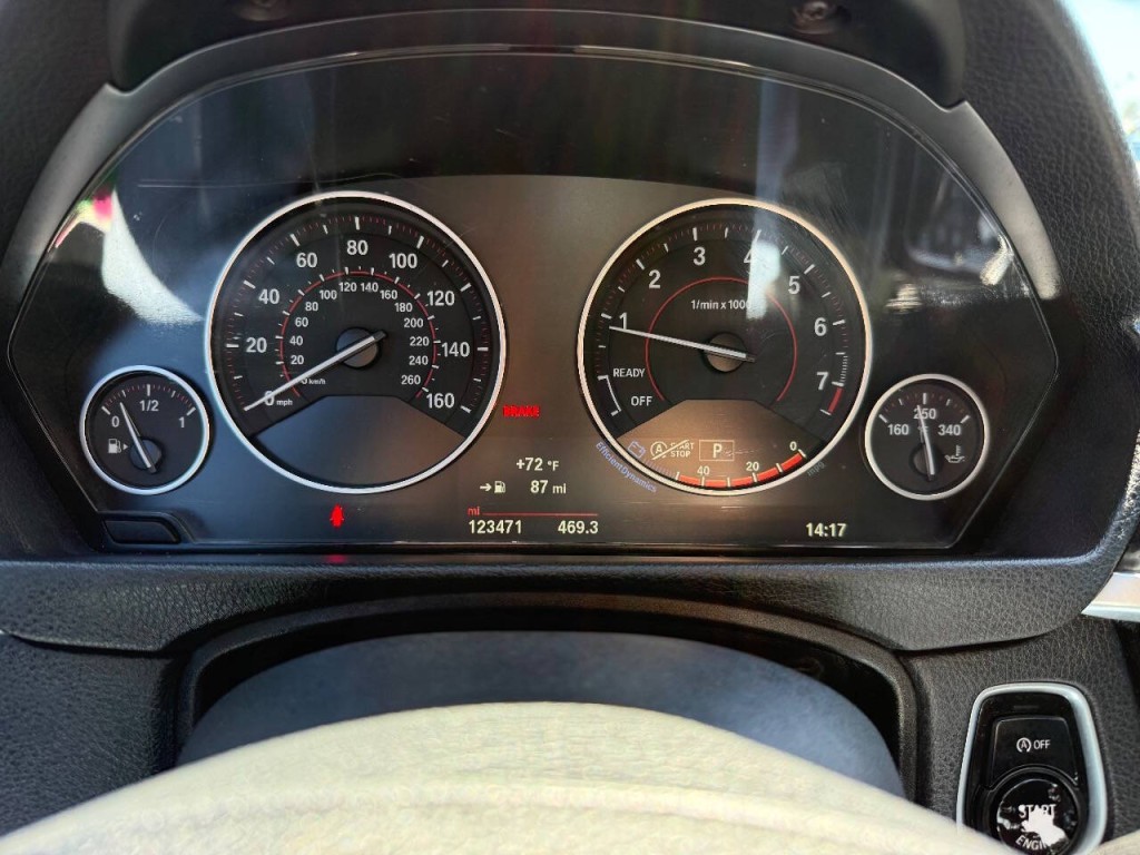 2017 BMW 3 Series Image 28