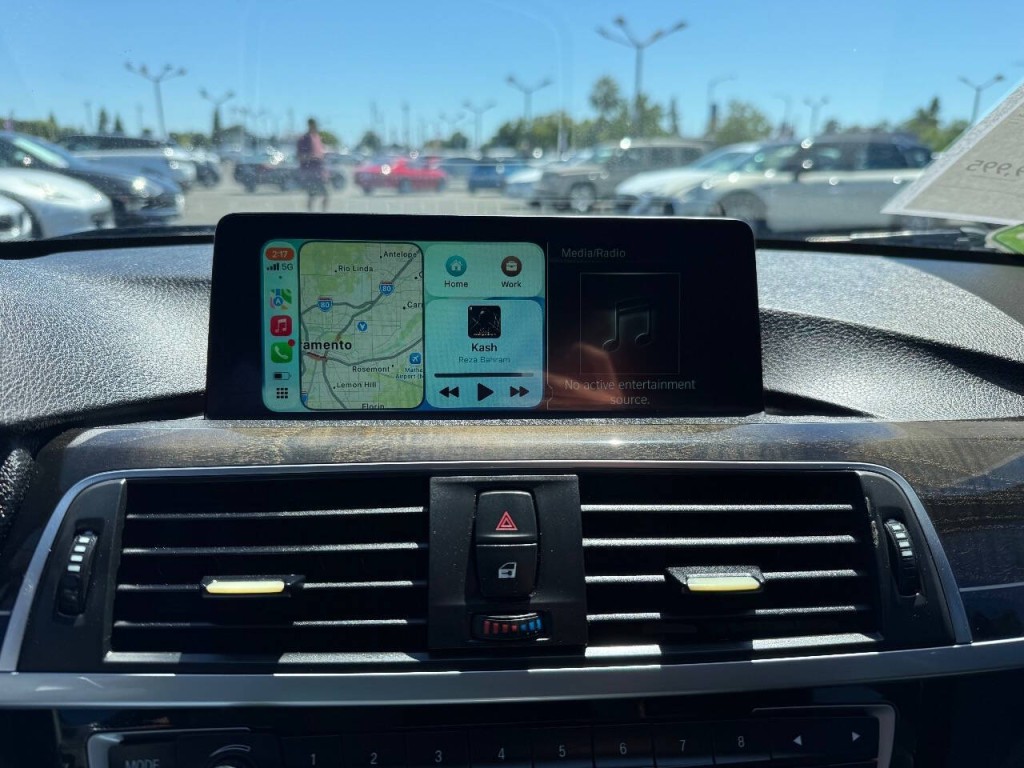 2017 BMW 3 Series Image 29