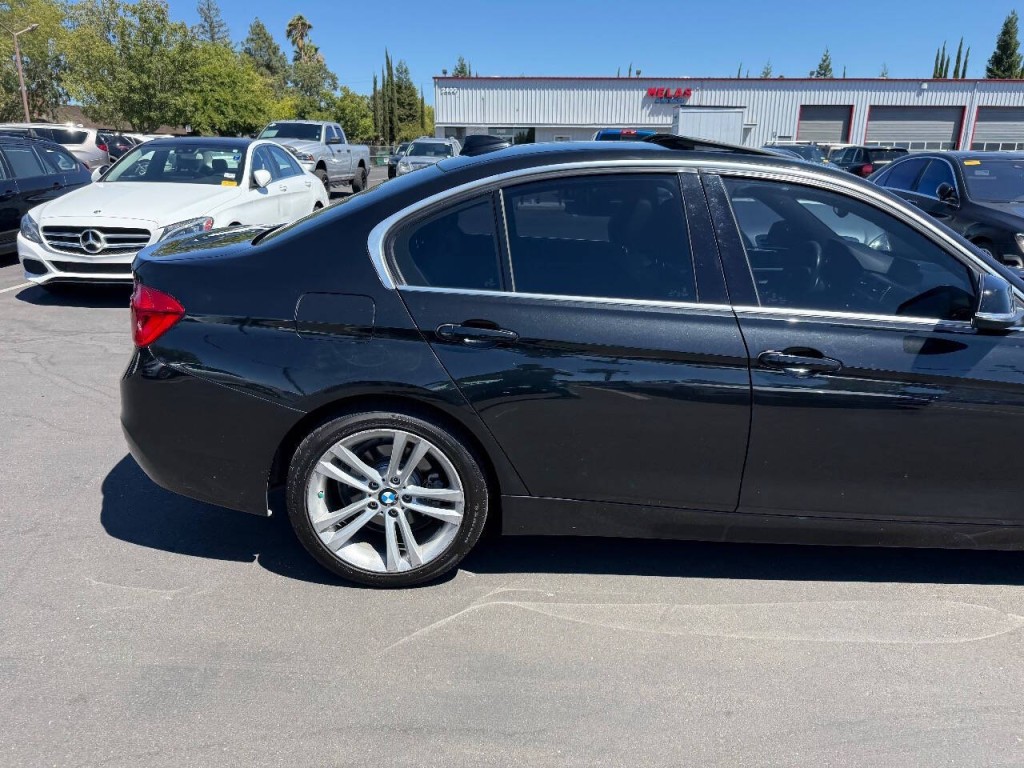 2017 BMW 3 Series Image 35