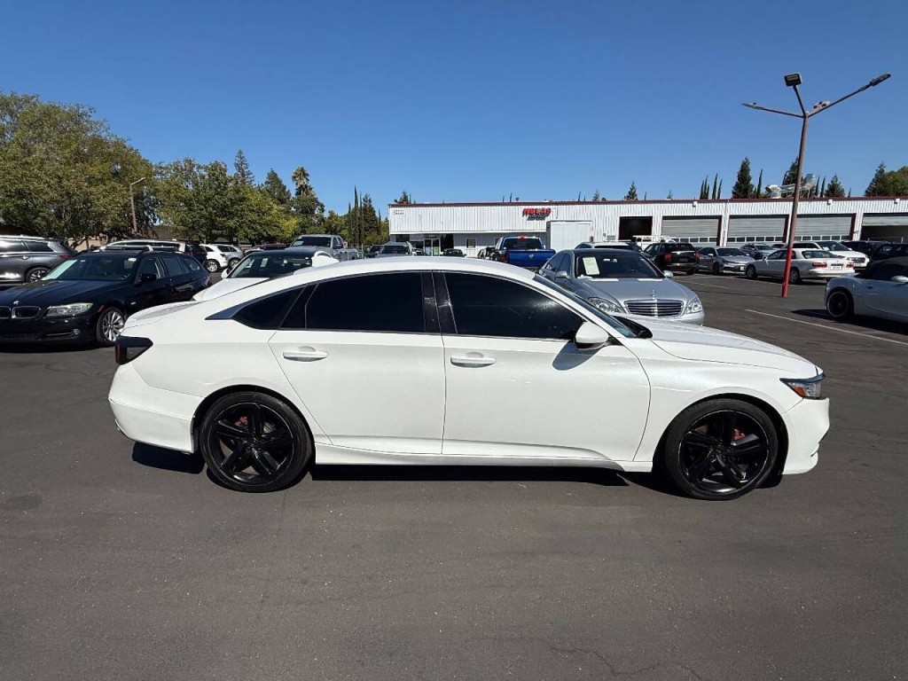 2020 Honda Accord Image 4