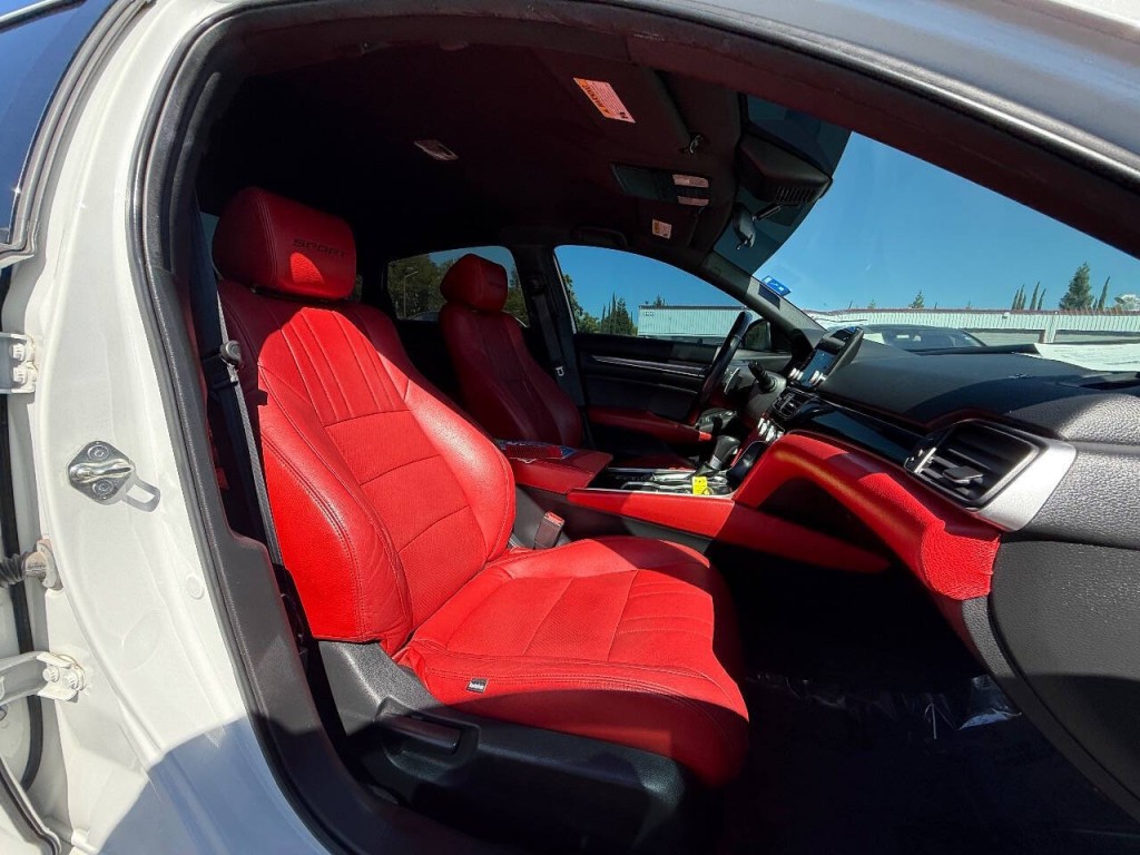 2020 Honda Accord Image 9