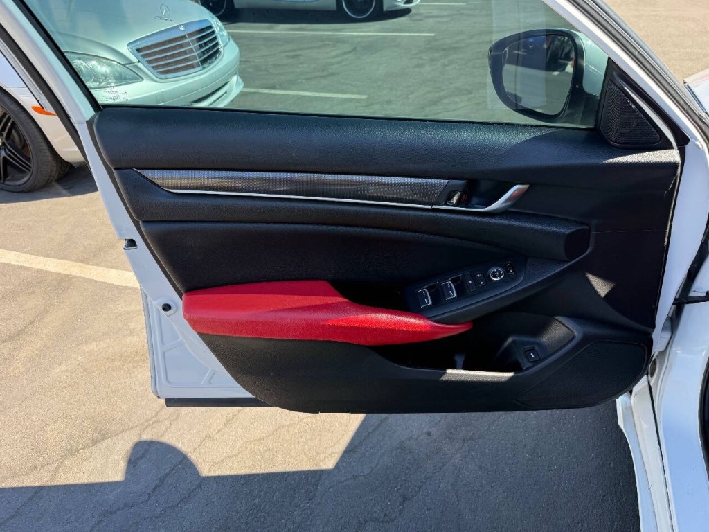 2020 Honda Accord Image 19