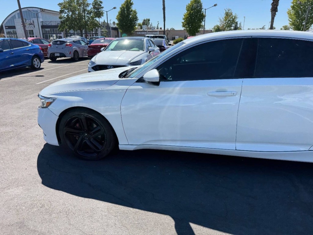 2020 Honda Accord Image 36
