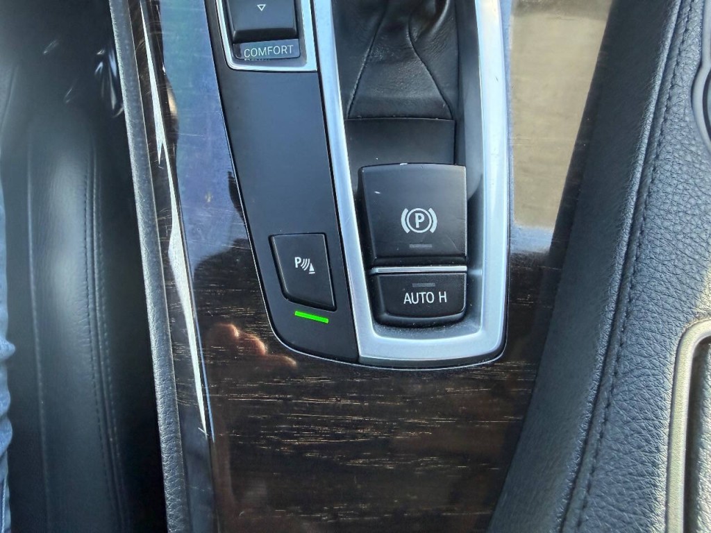 2013 BMW 6 Series Image 17