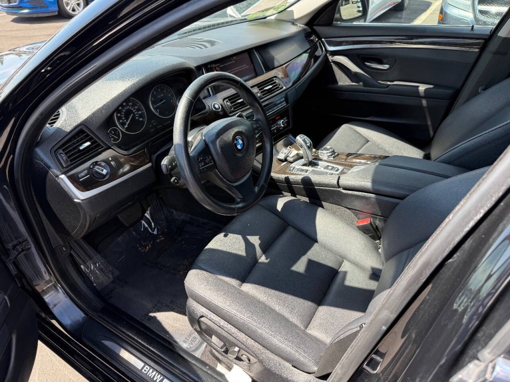 2016 BMW 5 Series Image 9