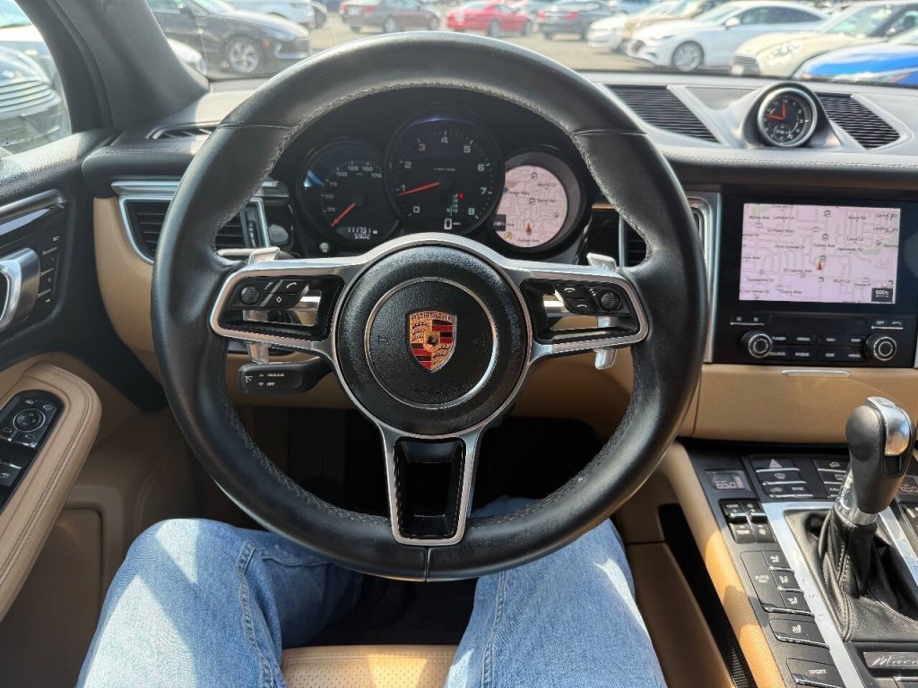 2018 Porsche Macan Image 10