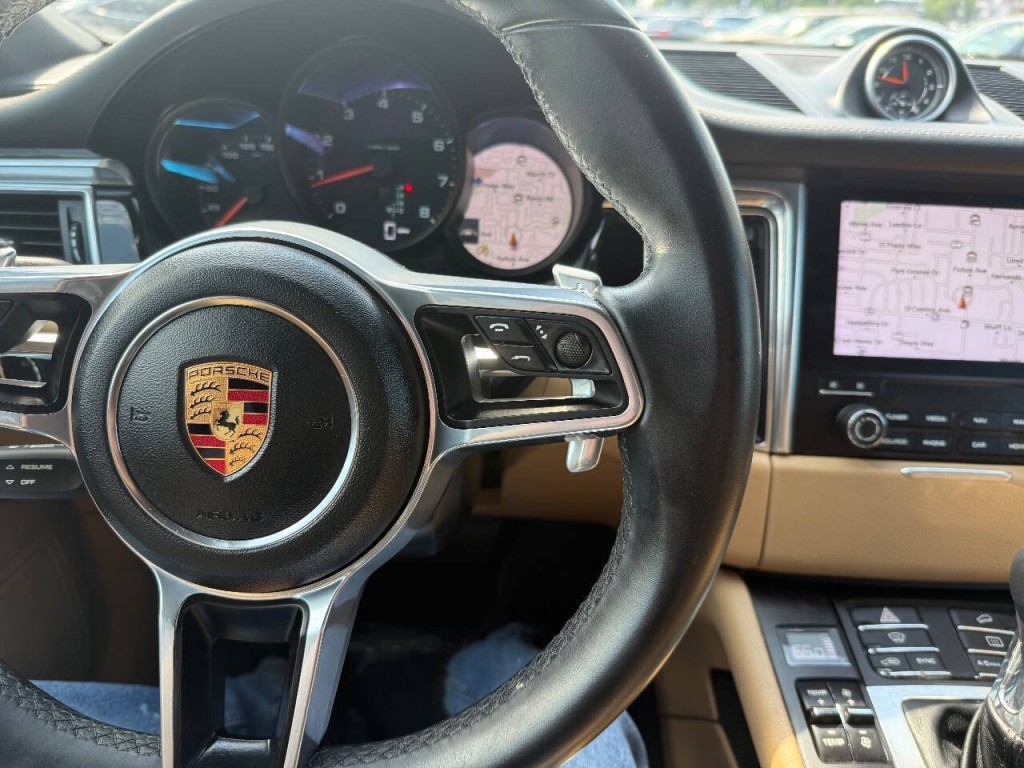 2018 Porsche Macan Image 11