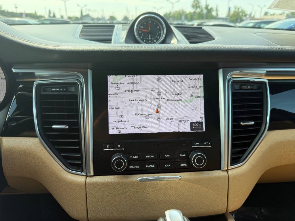 2018 Porsche Macan Image 12