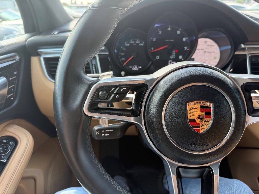 2018 Porsche Macan Image 14