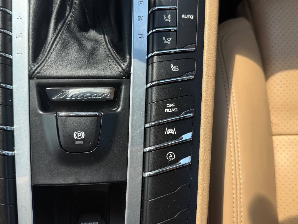 2018 Porsche Macan Image 18