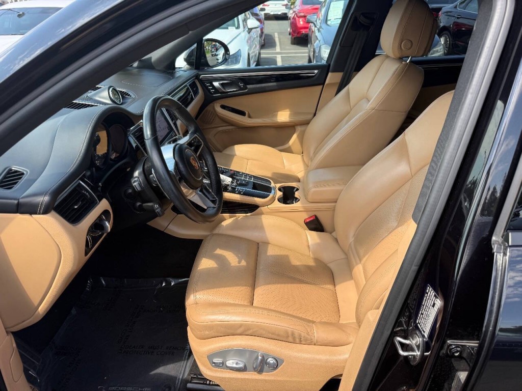 2018 Porsche Macan Image 20