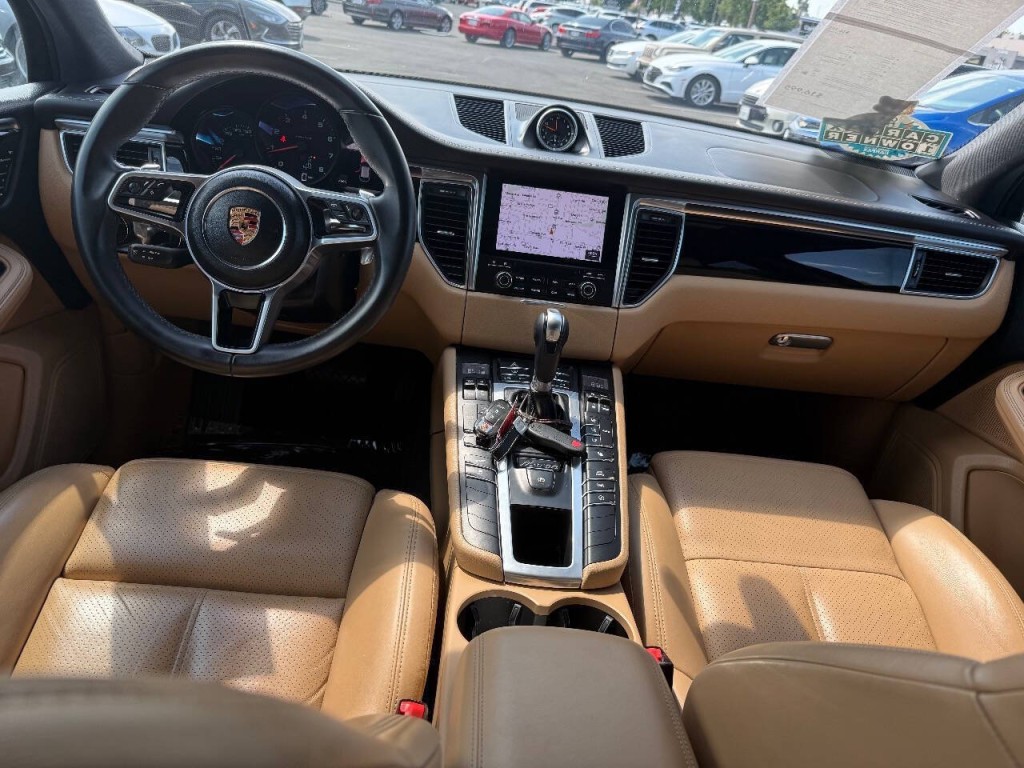 2018 Porsche Macan Image 26