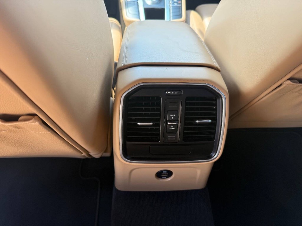 2018 Porsche Macan Image 27