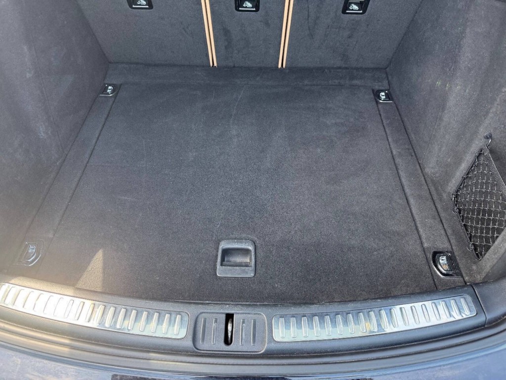 2018 Porsche Macan Image 30