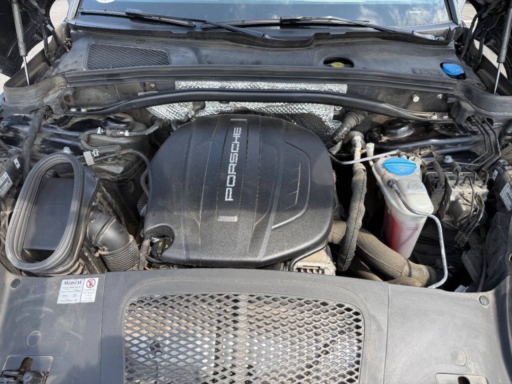2018 Porsche Macan Image 37
