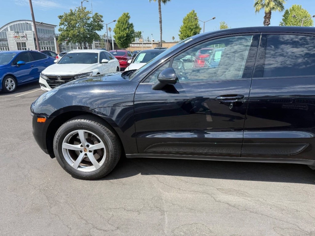 2018 Porsche Macan Image 41