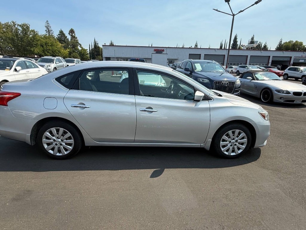 2016 Nissan Sentra Image 4