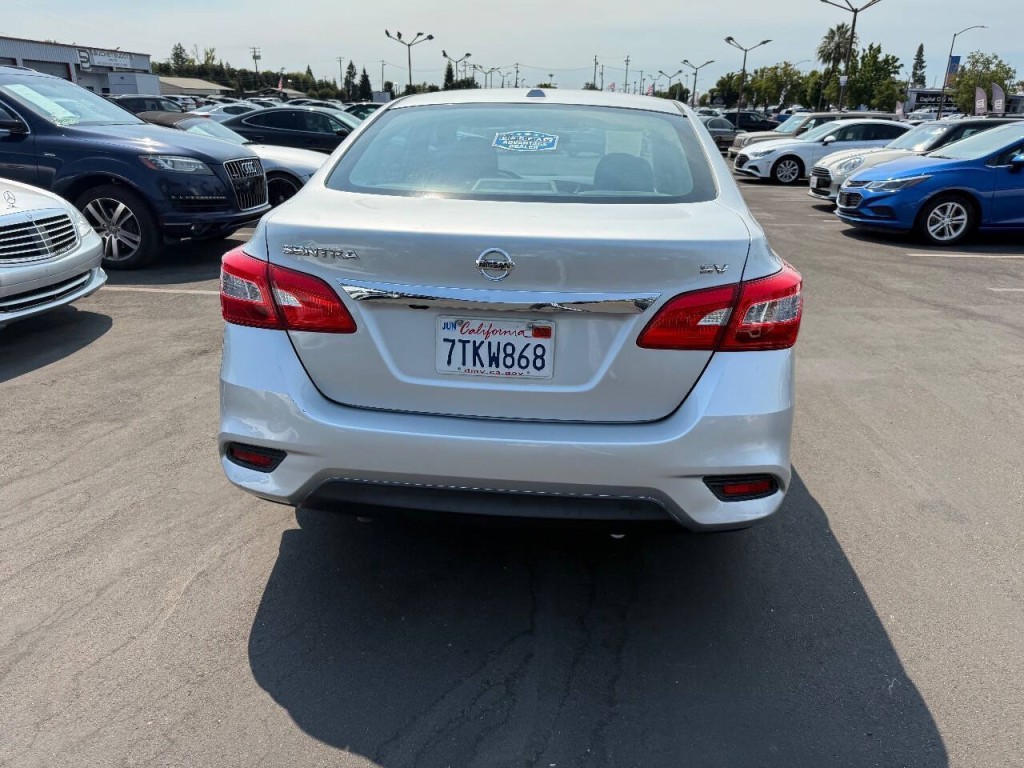 2016 Nissan Sentra Image 6