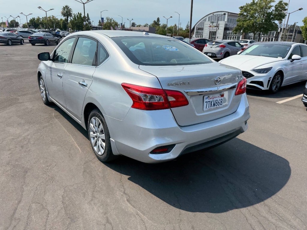 2016 Nissan Sentra Image 7