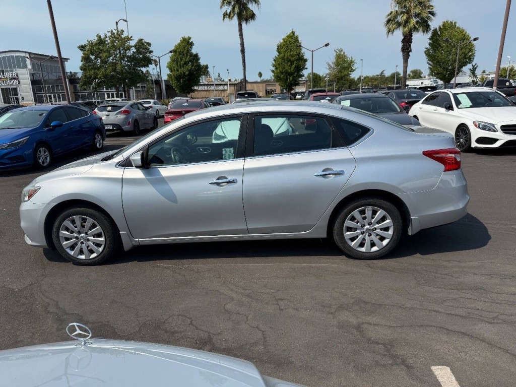 2016 Nissan Sentra Image 8