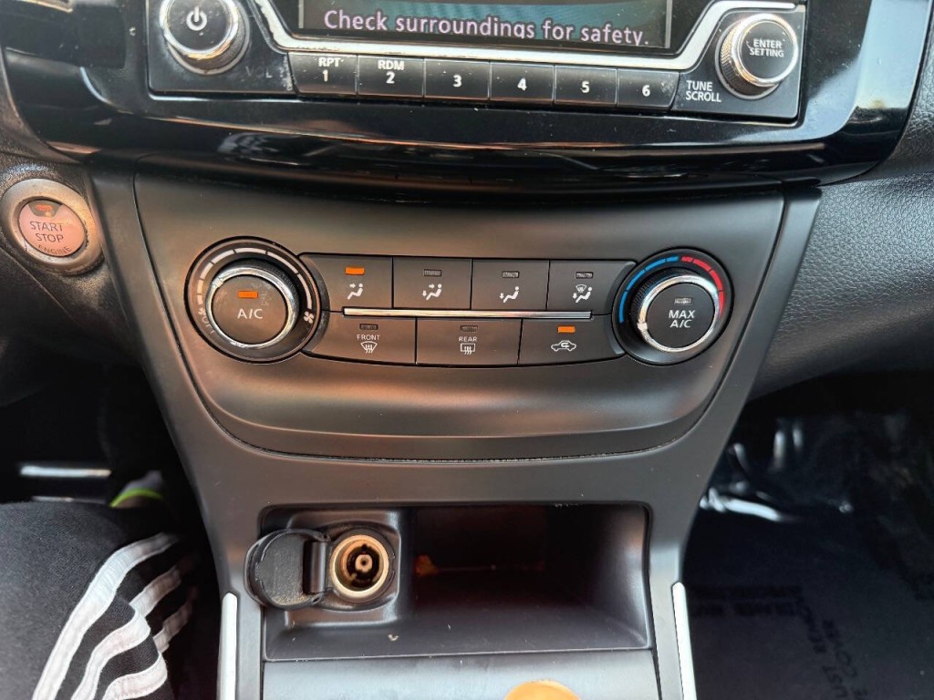 2016 Nissan Sentra Image 12