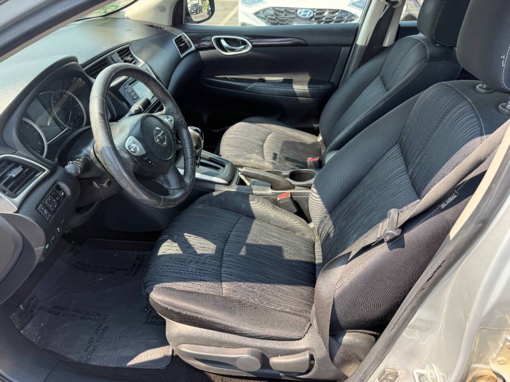 2016 Nissan Sentra Image 19